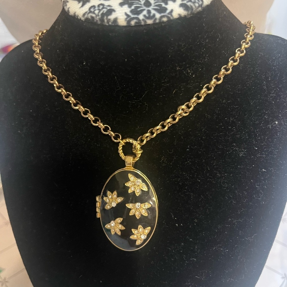 Elegant Gold and Black Locket Necklace‎